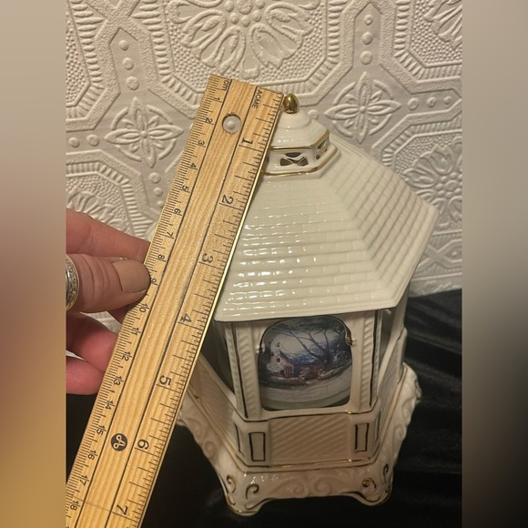 2005 THOMAS KINKADE Porcelain Gazebo Rotating Musical Light Lamp with Cottages - Picture 12 of 14